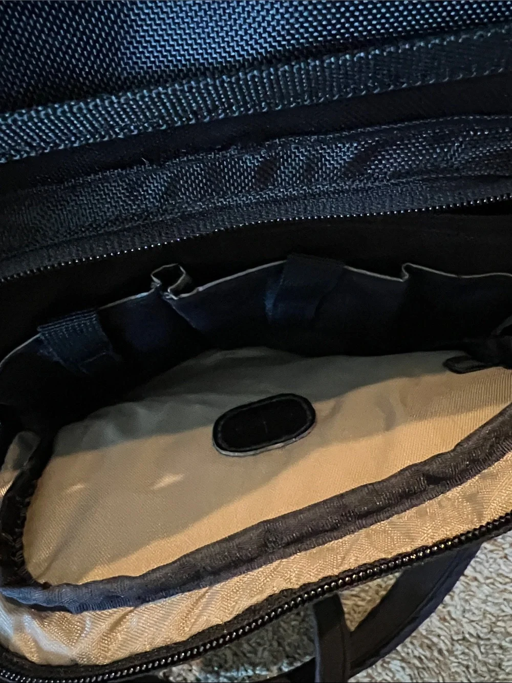 Pacsafe Metrosafe 200 GII anti-theft shoulder bag